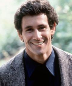 How tall is Michael Ontkean?